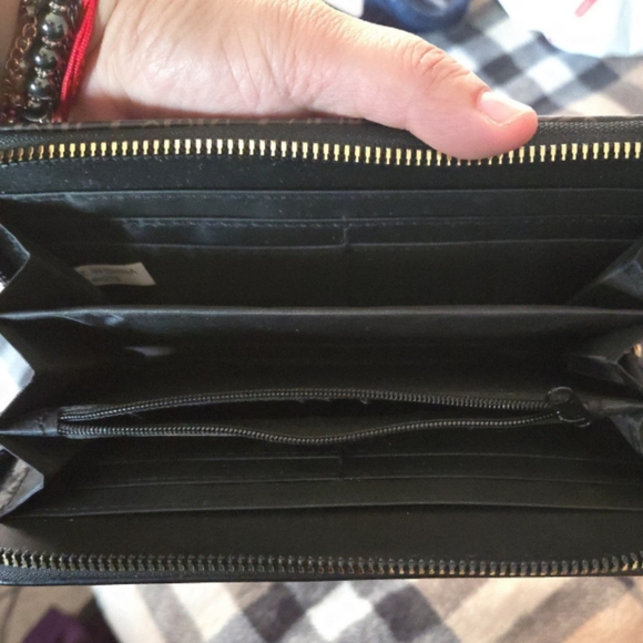 Wallets - Picture 4 of 7